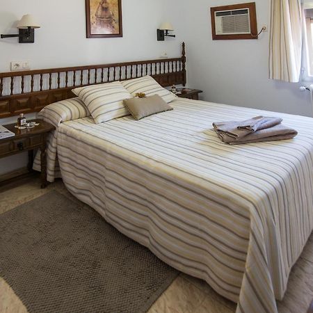 Hostal Alba Taruta Guadalupe  Quarto foto