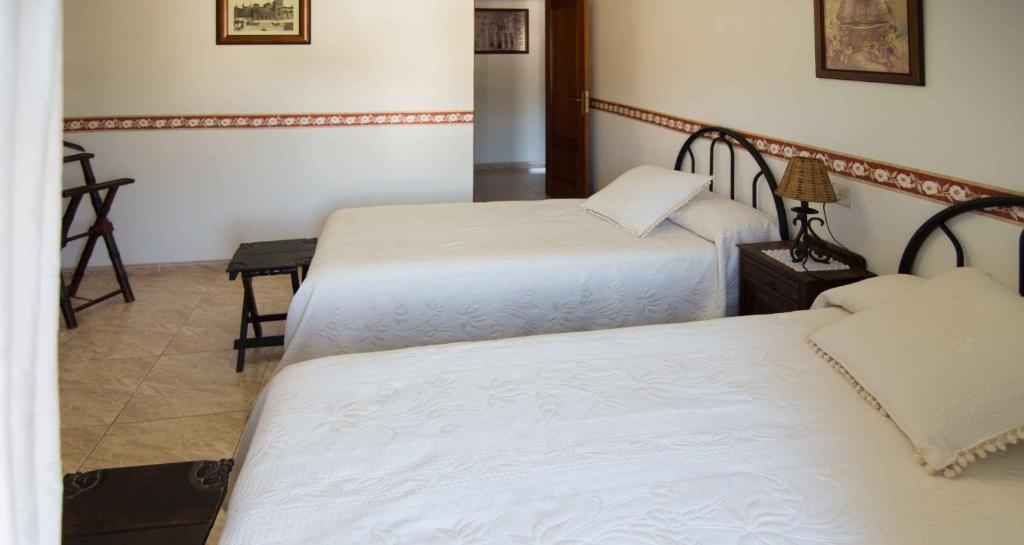 Hostal Alba Taruta Guadalupe  Exterior foto